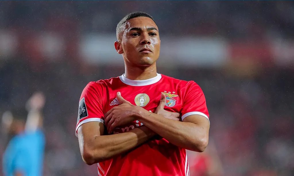Benfica_infos's tweet image. 🚨💣 Benfica estuda a contratação de Carlos Vinicius no mercado de inverno, o brasileiro representou as águias em 19/20 saindo para o Tottenham na altura pedido de Mourinho

Mourinho quer voltar a trabalhar com o jogador, empréstimo com opção de compra é a hipótese mais realista