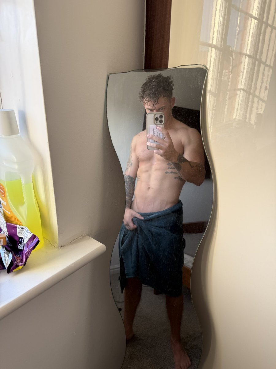 Simpsonleetommy's tweet image. Baths or showers ? 🥵