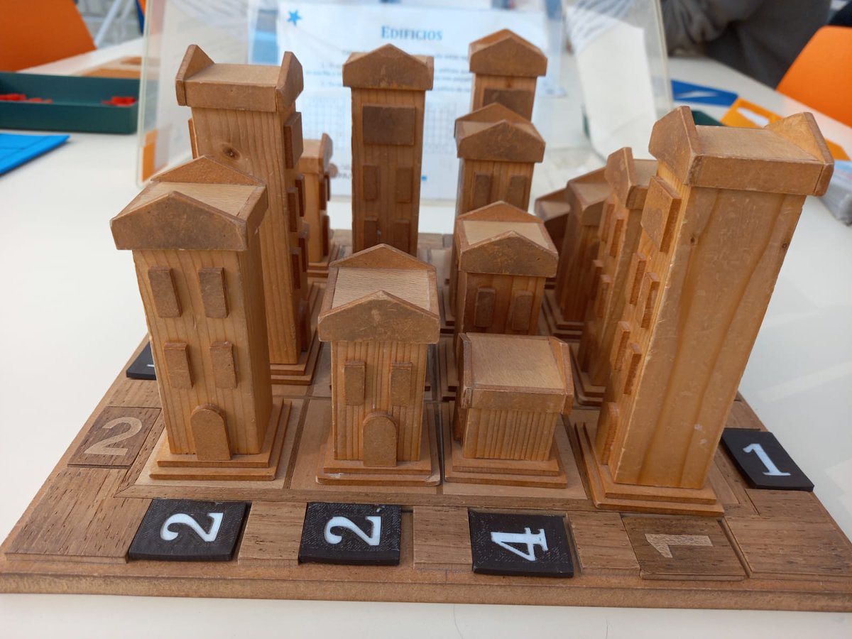 La_UPM's tweet image. En #UPMConecta también hemos puesto a prueba nuestro ingenio. La visita al Aula Taller de Matemáticas nos ha presentado varios acertijos a los que hemos tenido que dar respuesta. 
¿Te animas?
¡Apúntate a las últimas actividades de la semana!
upmconecta.es/actividades

#somosUPM