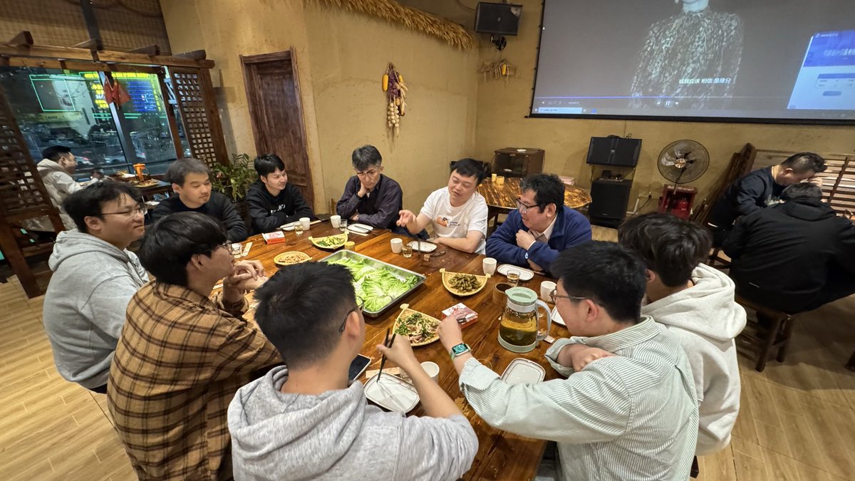 ✌️
带lovyan-san吃烤全羊
跟软件的小伙伴们