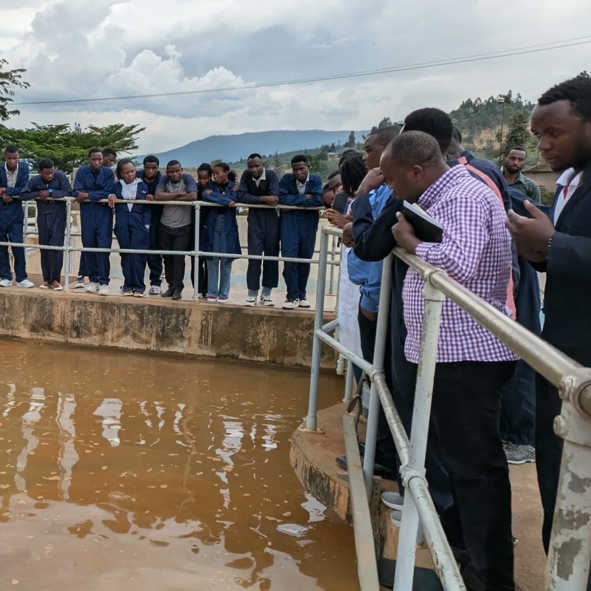 MusanzeCollege's tweet image. Civil Engineering (Water &amp;amp; Sanitation Technology) students visited Nzove Water Treatment Plant to bridge theory with practice. They followed full treatment process including: intake, screening, coagulation, flocculation, sedimentation, filtration, disinfection &amp;amp; storage, and…