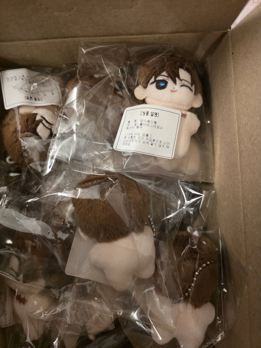 orange_et_pomme's tweet image. 💫혼돈의 카오스 한가운데에서 500팔 #RT 이벤트💫

500팔 기념으로 RT 추첨 한 분께 공식 최요원 5깅 또는 치비요원 중 원하시는 1체를 드립니다!
공식인형은 모자 쪽에 실밥튐 있어요 (사진참고)

✨추첨은 토요일 저녁에 하겠습니다
보잘것 없는 계정에 놀러와주셔서 감사합니다!