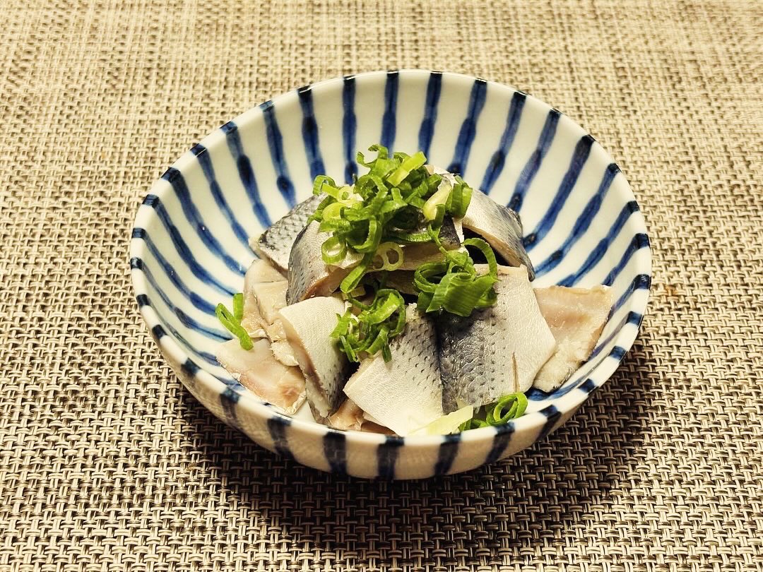 今晩のご飯はさんま丼とコハダと鰤刺しです。さんまとコハダが美味しかったです。
#自炊 #男飯 #料理 #さんま #コハダ #鰤 #盛り付けがすべて