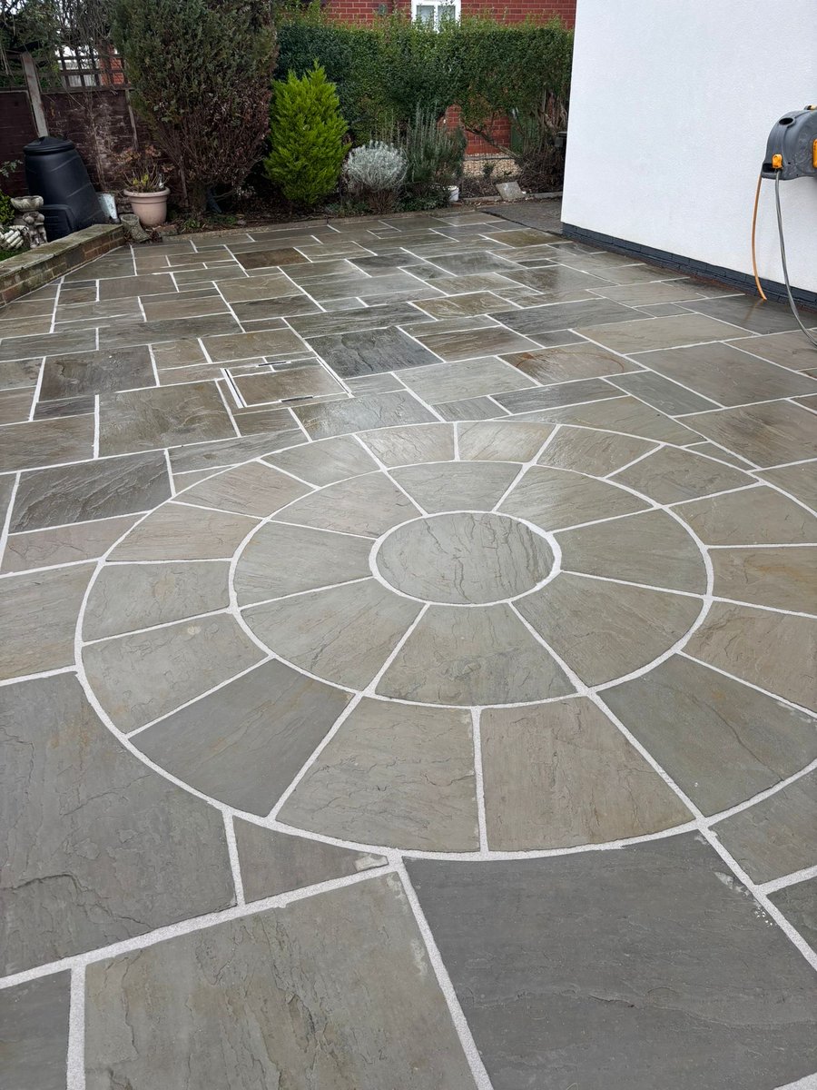 NCCSTREETSCAPE's tweet photo. Great demo with KH Drives &amp; Patios using GftK vdw 850+ on Indian Sandstone. 

Chosen for its true wet-weather performance after other systems failed, 850+ delivered fast application, a clean finish and long-term reliability.

 Another contractor converted! 👏 https://t.co/D1Sgdozg2d