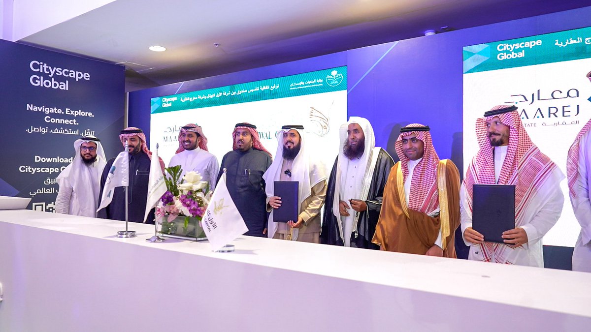 AbdullahK5's tweet image. اعلان

خطوة استراتيجية جديدة لـ #معارج_العقارية
توقيع اتفاقية إنشاء وتأسيس صندوق عقاري بقيمة مـلـيـ1,000,000,000ـار ريال سعودي مع شركة الأول كابيتال ضمن مبادرة التحفيز العقاري
برعاية وزير الإسكان ماجد الحقيل
وبحضور وكيل الوزارة عبدالرحمن الطويل

#مليار_معارج 
@MAAREJ_RE
@tm_j100