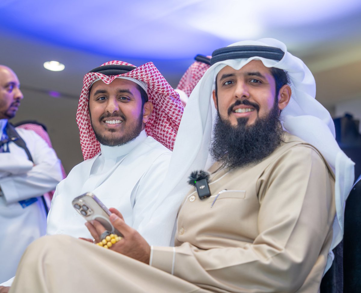 AbdullahK5's tweet image. اعلان

خطوة استراتيجية جديدة لـ #معارج_العقارية
توقيع اتفاقية إنشاء وتأسيس صندوق عقاري بقيمة مـلـيـ1,000,000,000ـار ريال سعودي مع شركة الأول كابيتال ضمن مبادرة التحفيز العقاري
برعاية وزير الإسكان ماجد الحقيل
وبحضور وكيل الوزارة عبدالرحمن الطويل

#مليار_معارج 
@MAAREJ_RE
@tm_j100