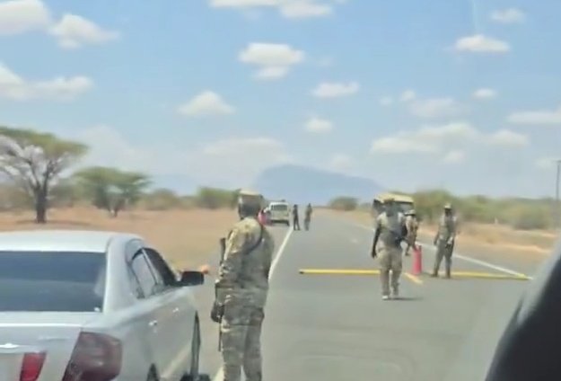 Halima_Diida's tweet image. What is happening at Archer’s Post is not security, it is a direct assault on the dignity of Muslims.Imagine being on your way to Isiolo, fasting, minding your own business,only to be dragged out of a bus &amp;amp; lined up to be sniffed by dogs. @ole_abdinoor @husskhalid @ahmednasirlaw
