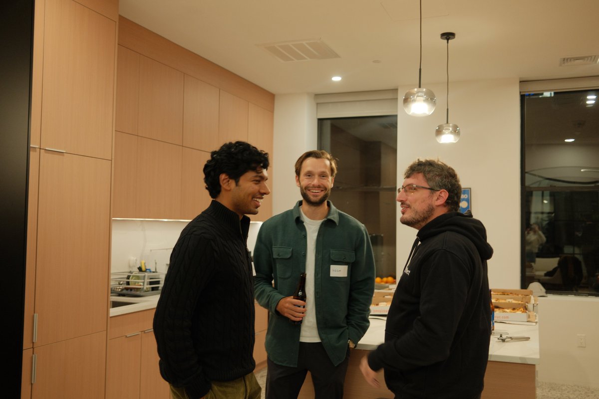 joinwarp's tweet image. Warp x @EffectTS_  in NYC was a blast

shoutout to @EffectfulTech, @MichaelArnaldi, @MirelaPriftix and @kitlangton for bringing an awesome group