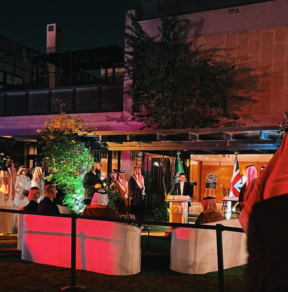 Exactly two years after I started learning Arabic, it was an honour to give my very first speech in Arabic at our King’s Birthday Party last night

الحمد لله على نعمة تعلّم هذه اللغة الجميلة. وإن شاء الله أستمرّ وأطوّر مستواي فيها 💚