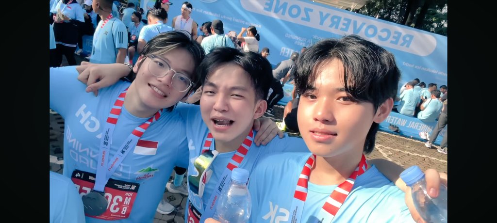 jaemourish's tweet photo. FINALLY ADA VLOG MEREKA LAGI SETELAH SEKIAN LAMA, AH KANGENNYA 🥹
my heart is fulll ❤️‍🩹
#sandyourheart  #axelots #timsekop #coc1 #sandyourvlog https://t.co/2bq1i3nWqH