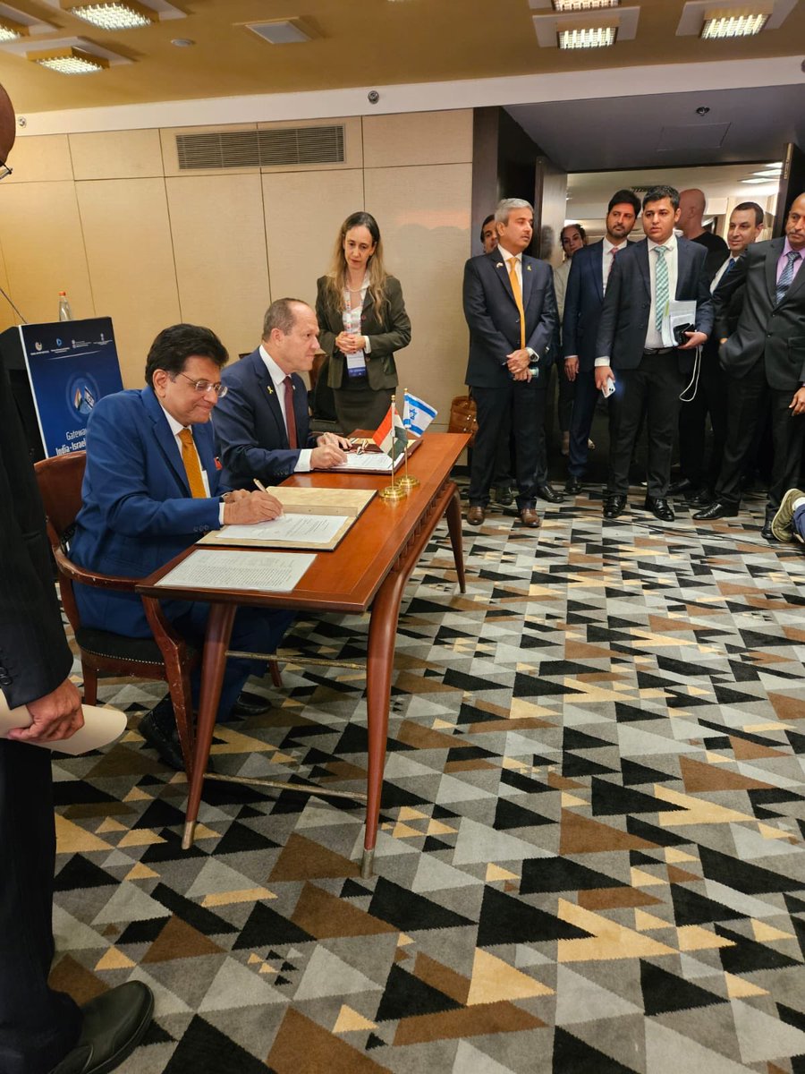 Congratulations for signing the TOR for a trade agreement btw 🇮🇱&amp;🇮🇳 Ministers ⁦<a href="/PiyushGoyal/">Piyush Goyal</a> ⁦<a href="/NirBarkat/">ניר ברקת</a>⁩ !