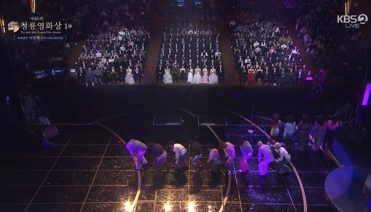 YoonA is impossible to miss. She stands out like a bright red rose in the middle of everyone else 🌹