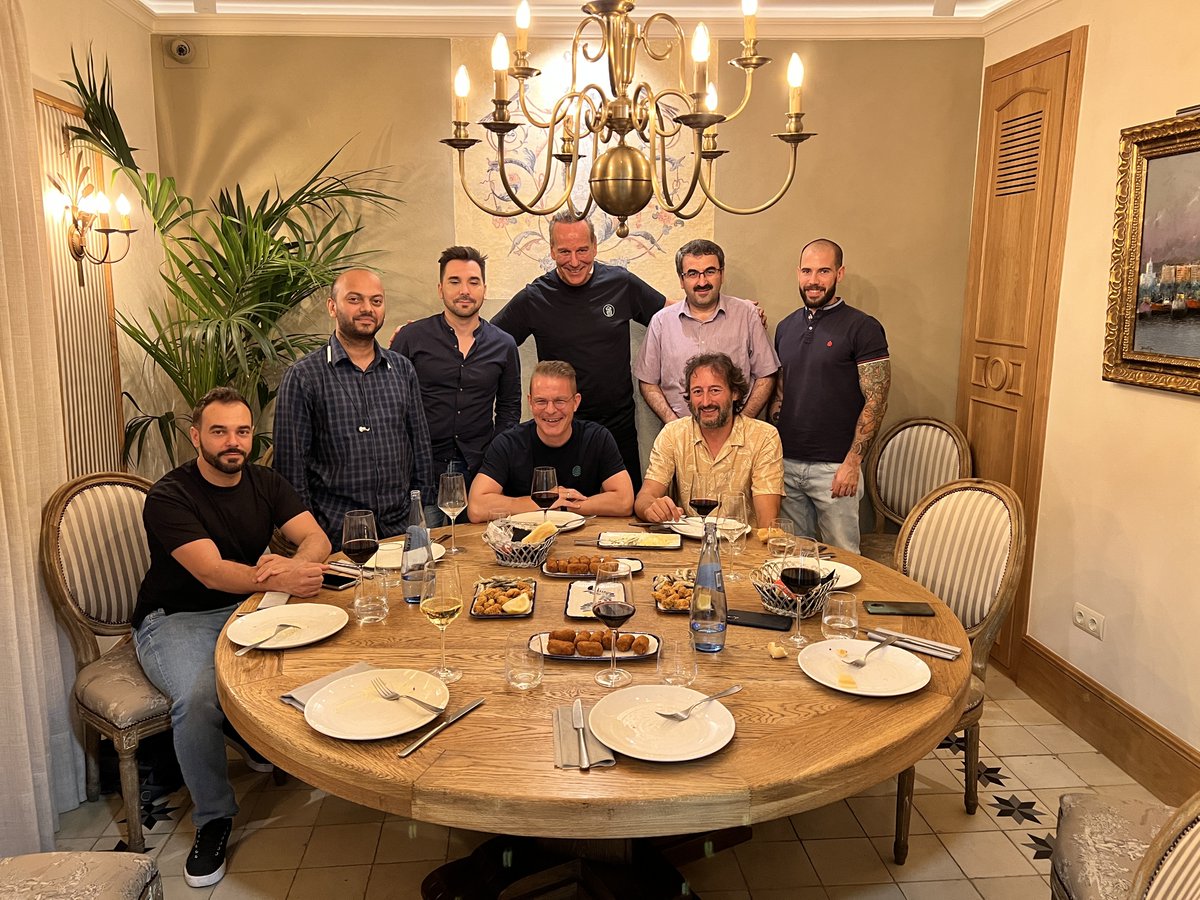_rindus_'s tweet image. A human-first beginning to every rindus journey 💫

Our welcome dinners bring new rinders and founders together — to connect, build trust, and share what rindus truly means.
Blending personalities to keep on growing 🌱

#rindus #WelcomeDinner #HumanFirst #TeamCulture