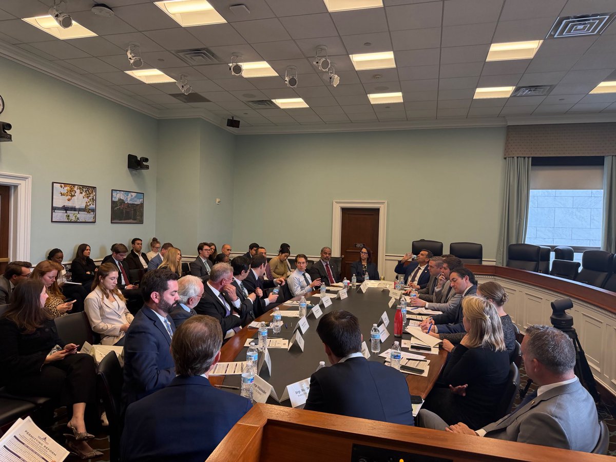 ProbSolveCaucus's tweet image. Problem Solvers permitting reform working group chairs @RepScottPeters and @repgabeevans joined the bipartisan Build America Caucus for a conversation about our permitting reform framework.

Momentum is growing for bipartisan legislation to streamline our country’s energy…
