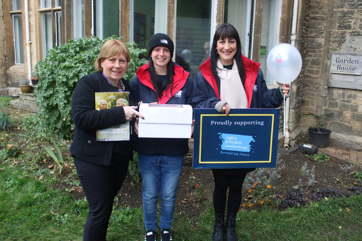 lightprojectpb's tweet image. A big thank you to @CountryCourtUK Tallington Lodge Care Home who made lovely cupcakes for our Garden House guests as part of their 'Cakes for Kindness' initiative. 🧁💛