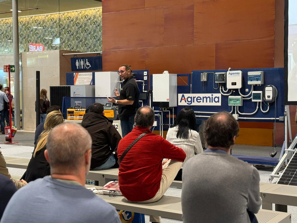 ❄️💨 En #TallerTAC de #CYR25, organizado por <a href="/agremia/">AGREMIA</a>, se ha celebrado la sesión “Nuevos refrigerantes y sus aplicaciones en climatización (R-290, R-454C, CO2 y Amoniaco de baja carga – R717)”.