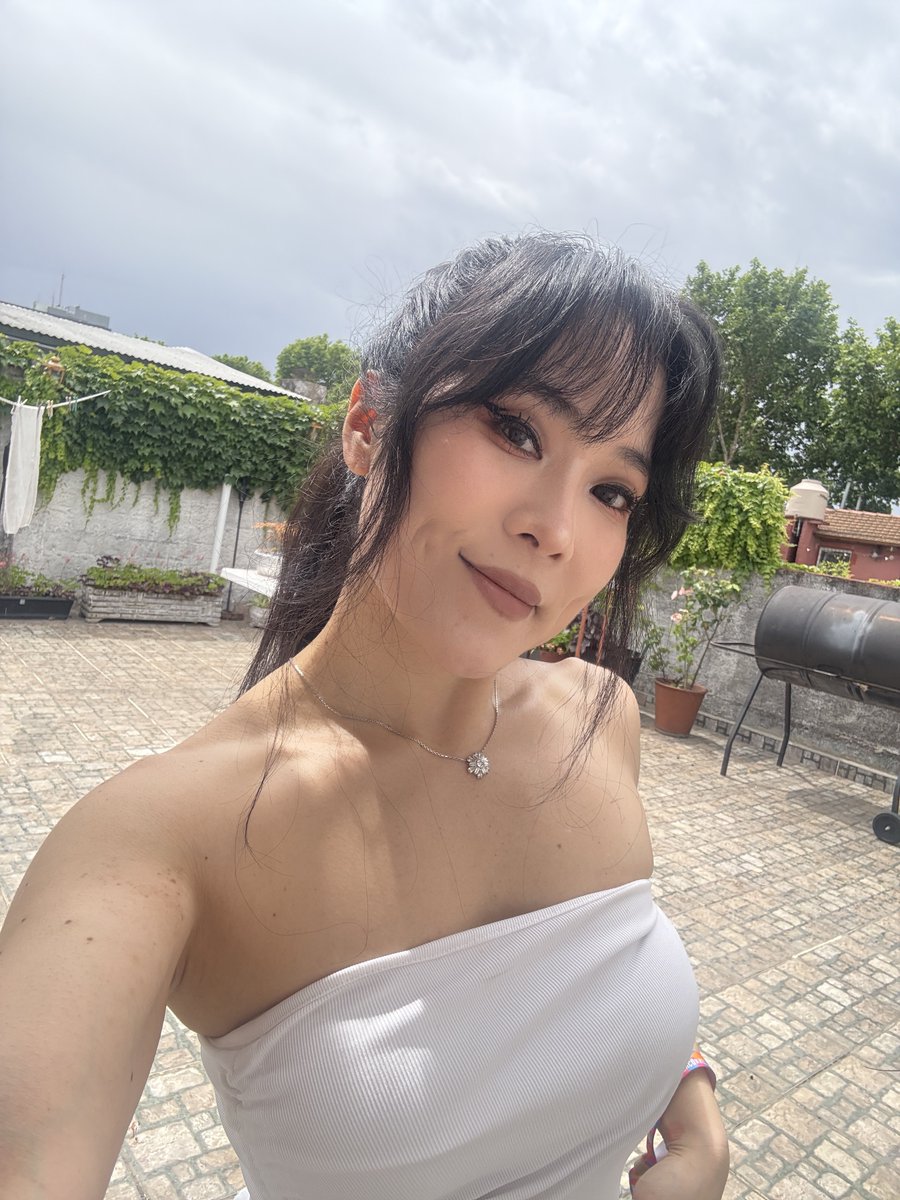 Stellitart's tweet image. Gm ❤️ happy Thursday! 

One day closer to the weekend!