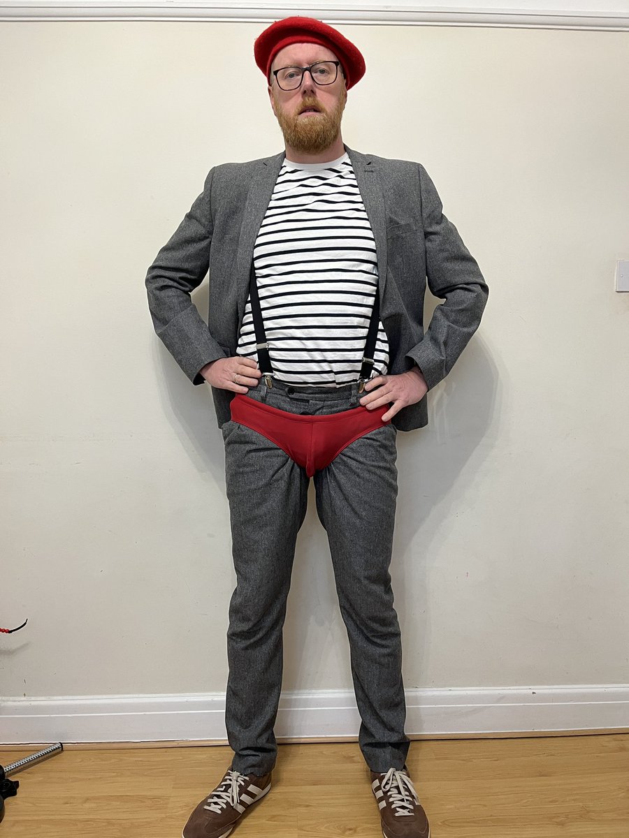 Off to the <a href="/GoldenJoysticks/">Golden Joysticks</a> 
Hope I win 🤞🏻