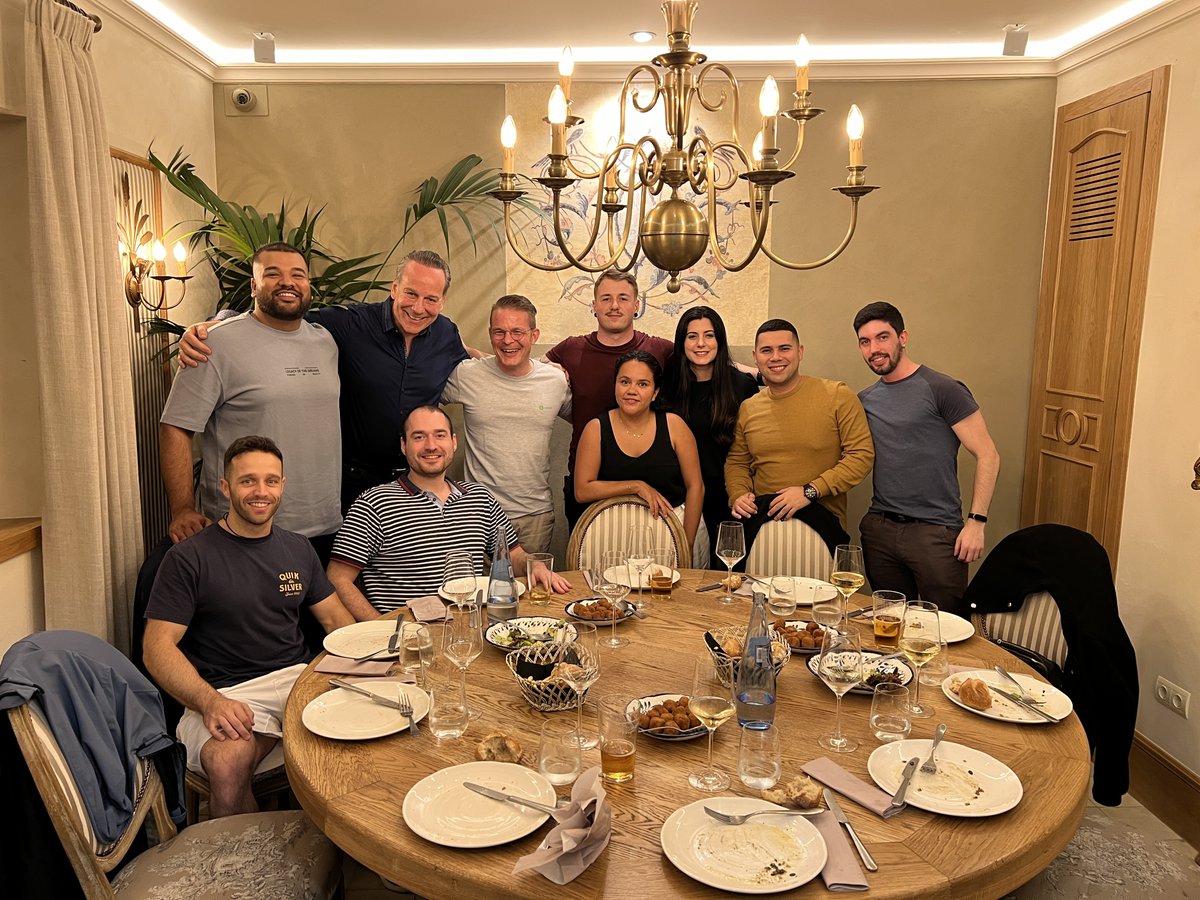 _rindus_'s tweet image. A human-first beginning to every rindus journey 💫

Our welcome dinners bring new rinders and founders together — to connect, build trust, and share what rindus truly means.
Blending personalities to keep on growing 🌱

#rindus #WelcomeDinner #HumanFirst #TeamCulture