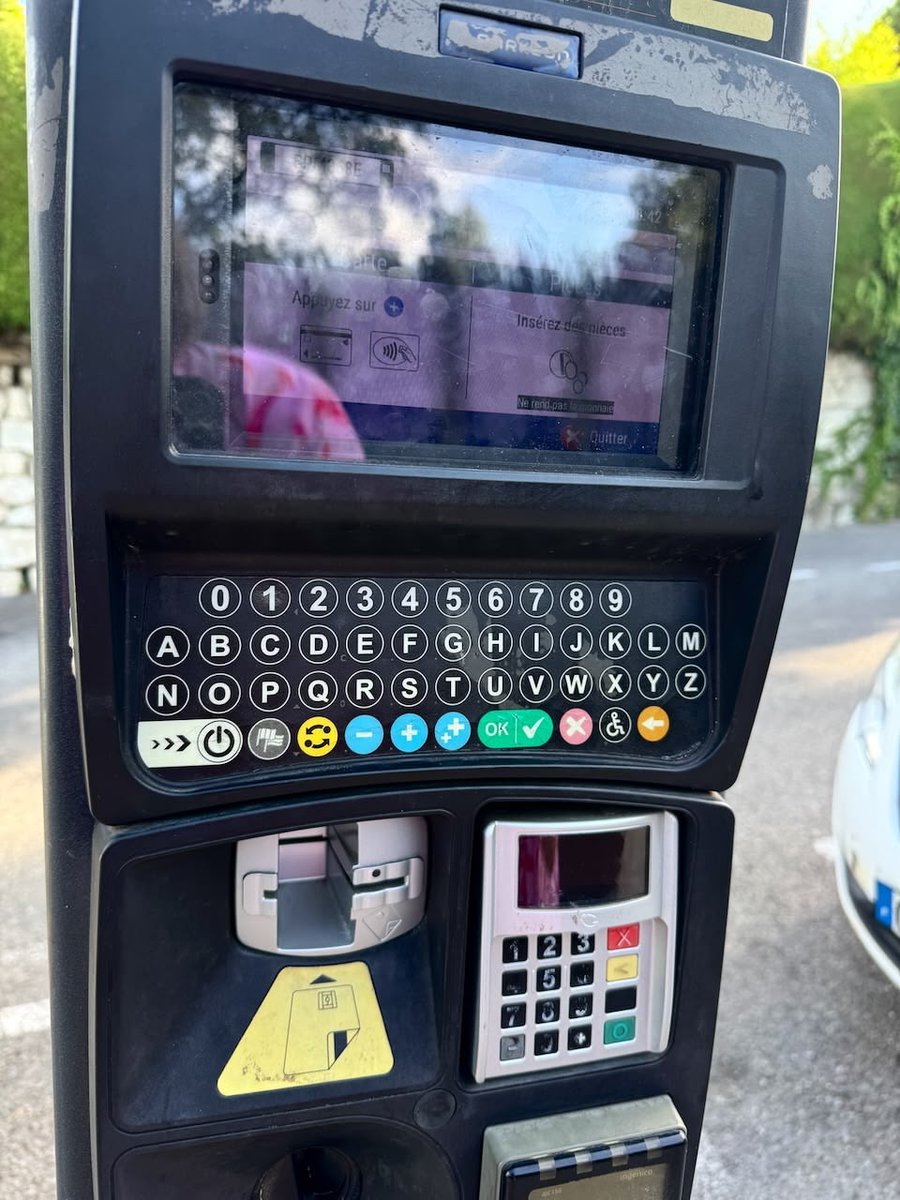 "how horrible can you make parking meter UXs?"

France: oui