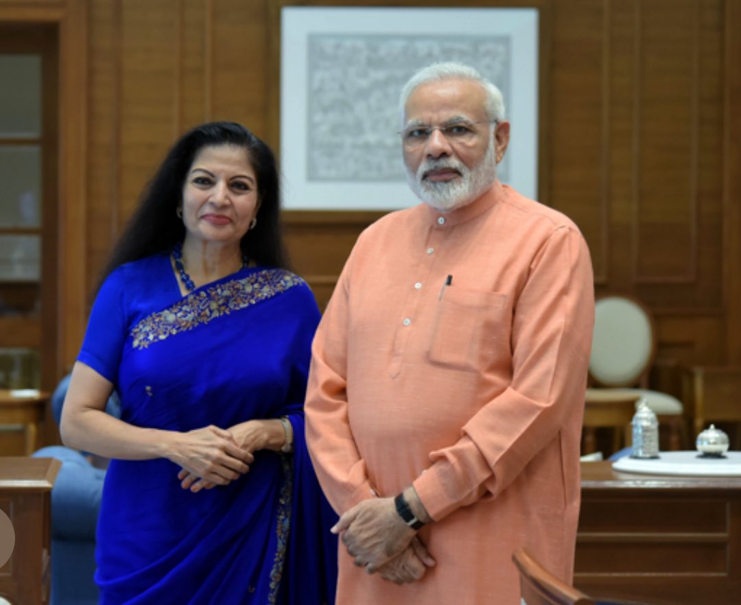 SupriyaShrinate's tweet image. यह श्रीमती लक्ष्मी पुरी हैं 

15 साल UN में रहीं 

उसके पहले 28 साल भारत की राजदूत थीं 

यह मोदी मंत्री हरदीप पुरी की पत्नी हैं 

इन्होंने भी राहुल गांधी केंखिलाफ़ चिट्ठी लिखी और लिखाई है 

मोदीयाबिंद से पीड़ित जो हैं