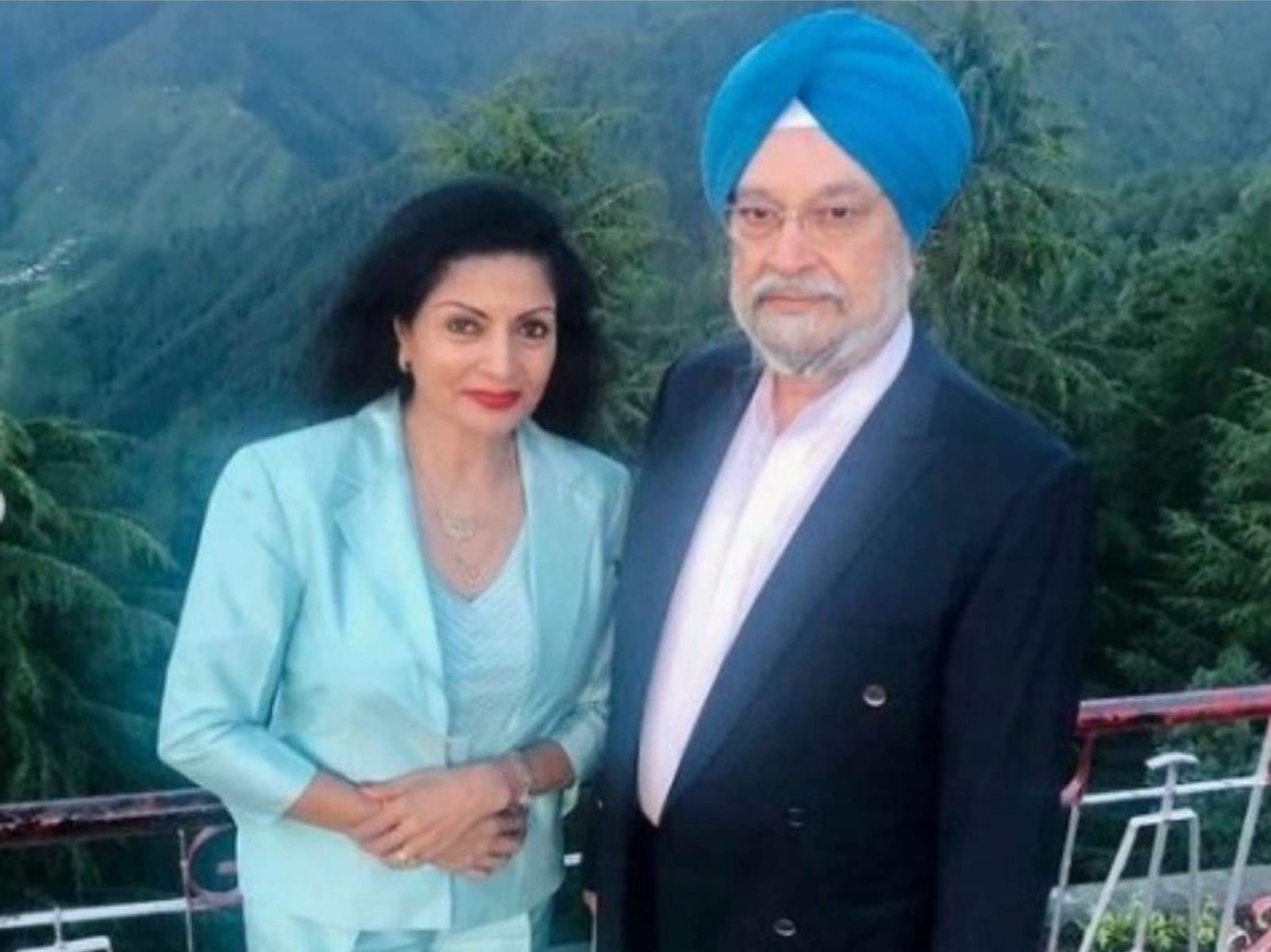 SupriyaShrinate's tweet image. यह श्रीमती लक्ष्मी पुरी हैं 

15 साल UN में रहीं 

उसके पहले 28 साल भारत की राजदूत थीं 

यह मोदी मंत्री हरदीप पुरी की पत्नी हैं 

इन्होंने भी राहुल गांधी केंखिलाफ़ चिट्ठी लिखी और लिखाई है 

मोदीयाबिंद से पीड़ित जो हैं