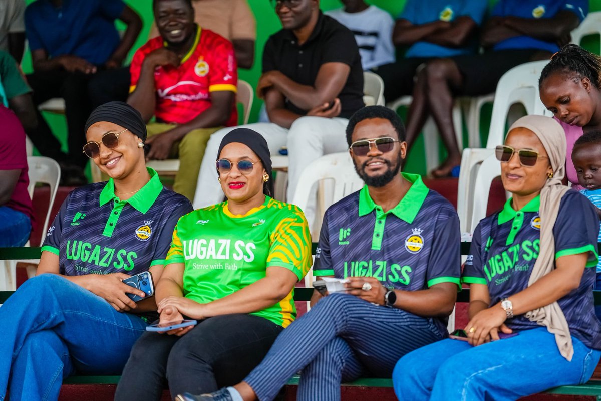 LugaziFC's tweet image. The Leaders rocking Lugazi FC Stadium 🤩

80' Lugazi FC 0-0 Express FC 

#TheLeaders
#UshindiNiWetu
#LUGEXP