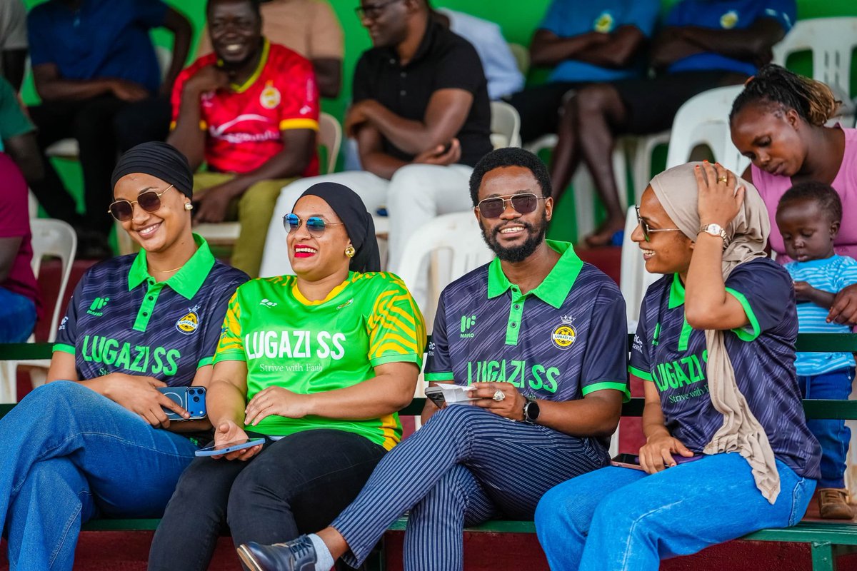 LugaziFC's tweet image. The Leaders rocking Lugazi FC Stadium 🤩

80' Lugazi FC 0-0 Express FC 

#TheLeaders
#UshindiNiWetu
#LUGEXP
