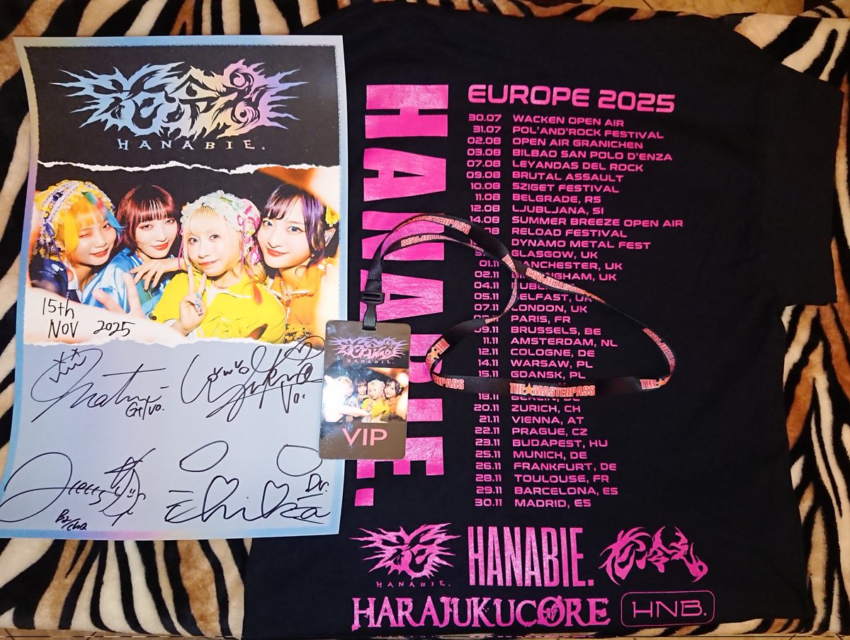 Hubert_S_S's tweet photo. ヘッツさん、マツリさん、ユキナさん、チカさん、素敵な夜をありがとう〜！
皆さんにお会いできて本当に嬉しかったです。🙇
これは私の3回目のコンサートで、おそらく最高だった☺️

@HA_NA_BIE_ さん🇵🇱のことを忘れないで、来年はぜひ私たちのもとへお越しください。
#Harajukucore for ever!!
#花冷え https://t.co/kco5RNoCwF