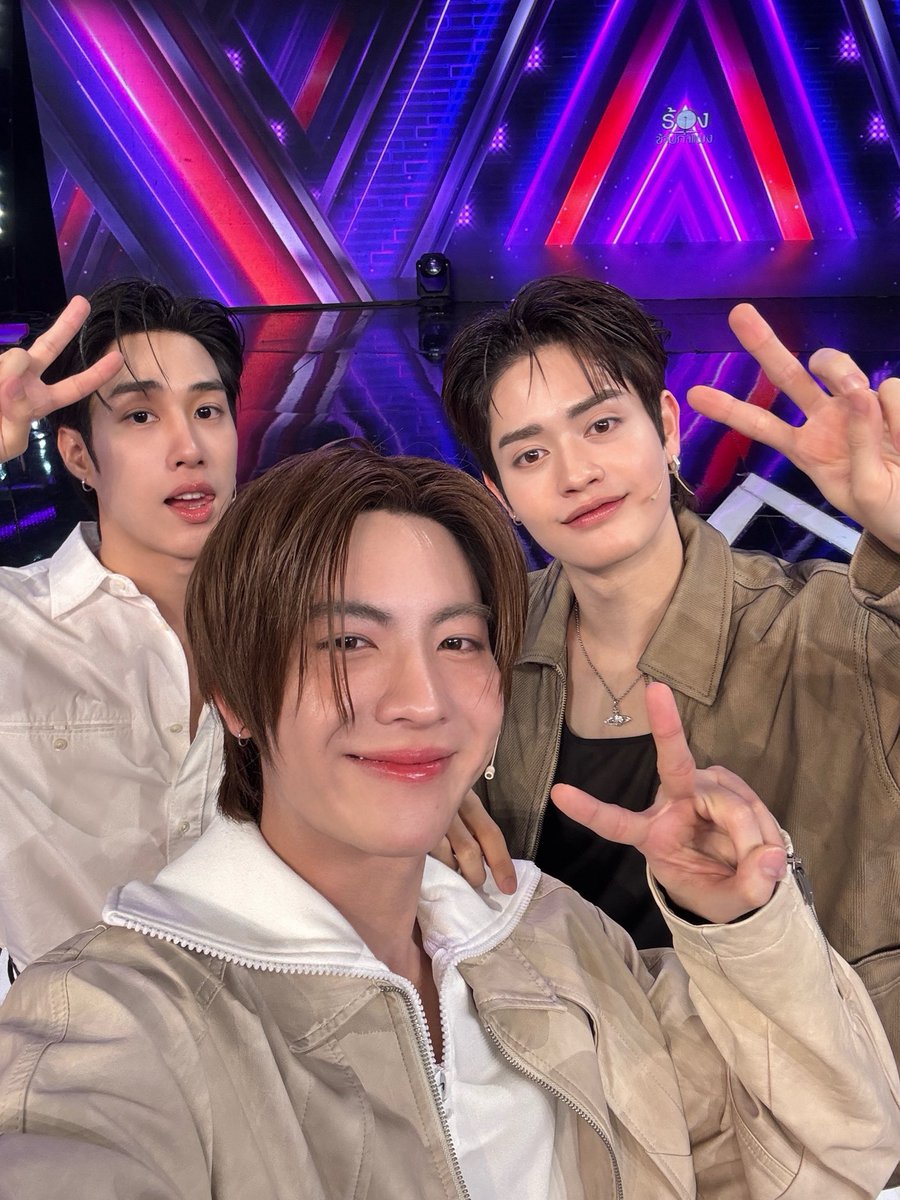 firstone_wnk's tweet image. เป็นไงล่าาาาาทุกคนนนน ผมกับพี่เติ้ลเก่งมั้ยยยย🥺 ขอบคุณไนซ์ด้วยน้าาที่มาเซอไพรส์เป็นหลังกำแพงงง ร้องเพราะมากกกก ไว้เจอกันนะจ๊ะะะะ

TLEFIRSTONE THE WALL SONG
#ร้องข้ามกำแพงxเติ้ลเฟิร์สวัน