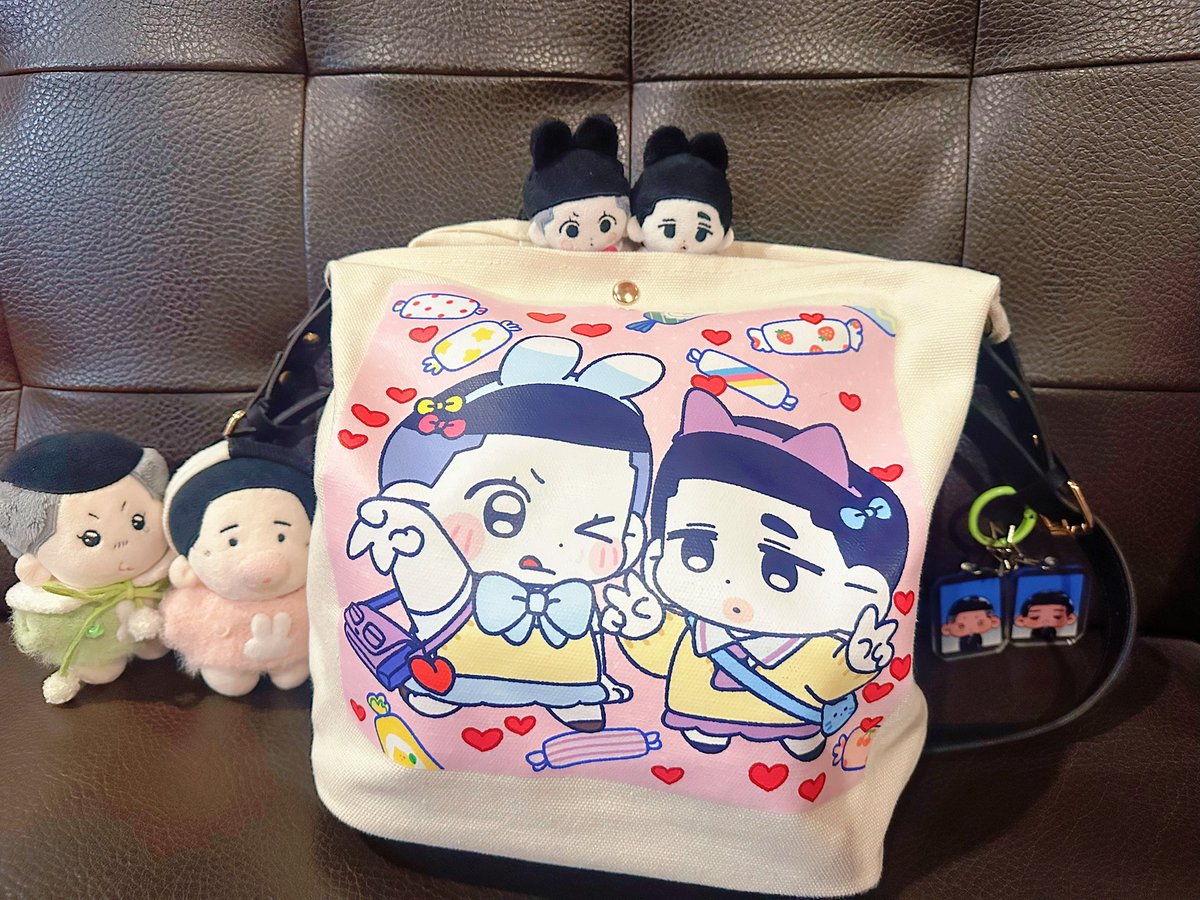 宝贝们陪姐姐看电影🎬