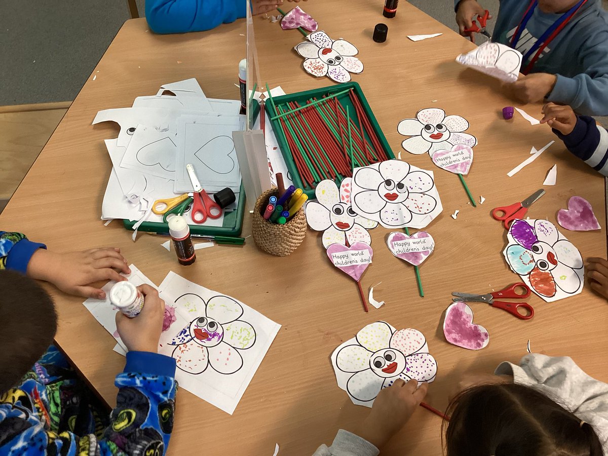 wyndclf's tweet image. Reception took part in many activities to celebrate World children’s day. We talked about the sustainable development goal 4, which is the right to quality education and the UNICEF article 13, the freedom of expression. #leighTrust #goblue #foreverychild #Reception #article13