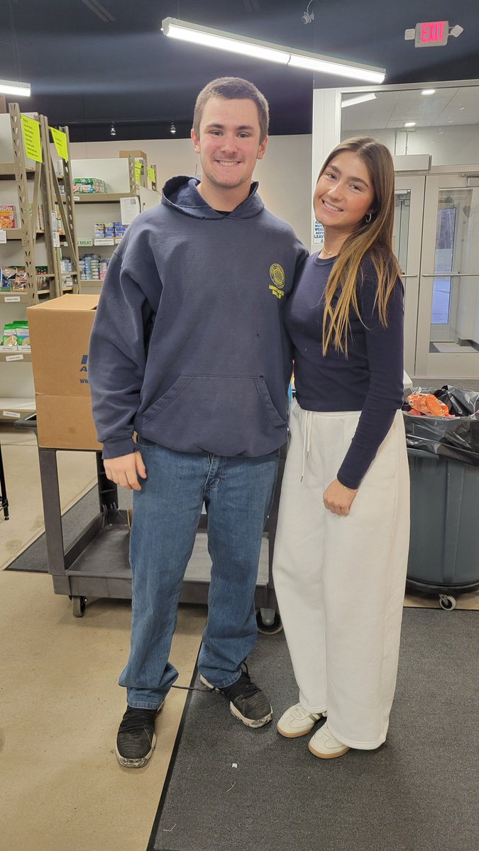 GivingTreeHSSD's tweet image. Pirate Football is Back 2 Back! ⭐ For the second year in a row!  
The Giving Tree would like to wish 2 of our @BayPortYSL  volunteer team members the best of luck tomorrow at Camp Randall! 
🏴‍☠️ Let's Go! 
 @HSSD @BayPortFootbal1