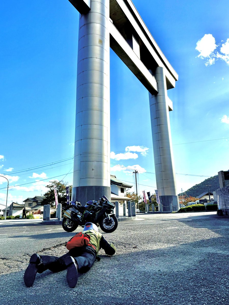 NinjaH2mod's tweet photo. 五体投地はローアングラーの基本 https://t.co/O5x62TnZhz