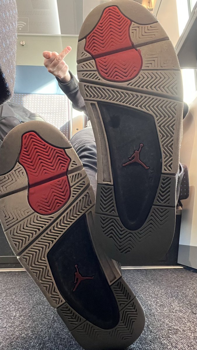 kinky sneakerhead tweet media