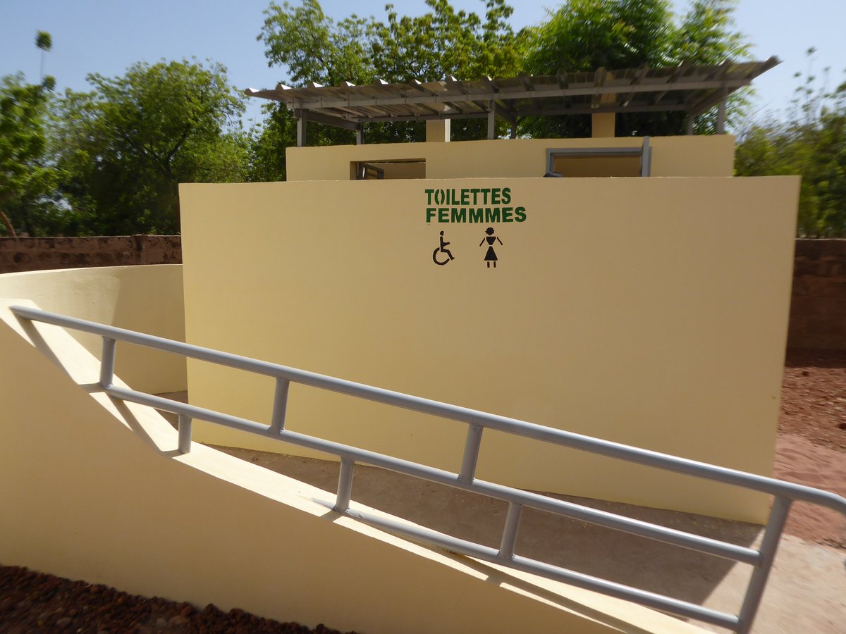 WateraidML's tweet photo. Journée Mondiale des Toilettes. « Nous avons toujours besoin de toilettes ». Les décideurs politiques sont appelés à accélérer les progrès pour garantir l’accès de tous, à l’eau et à l’assainissement d’ici à 2030. https://t.co/QVrHTu5elk