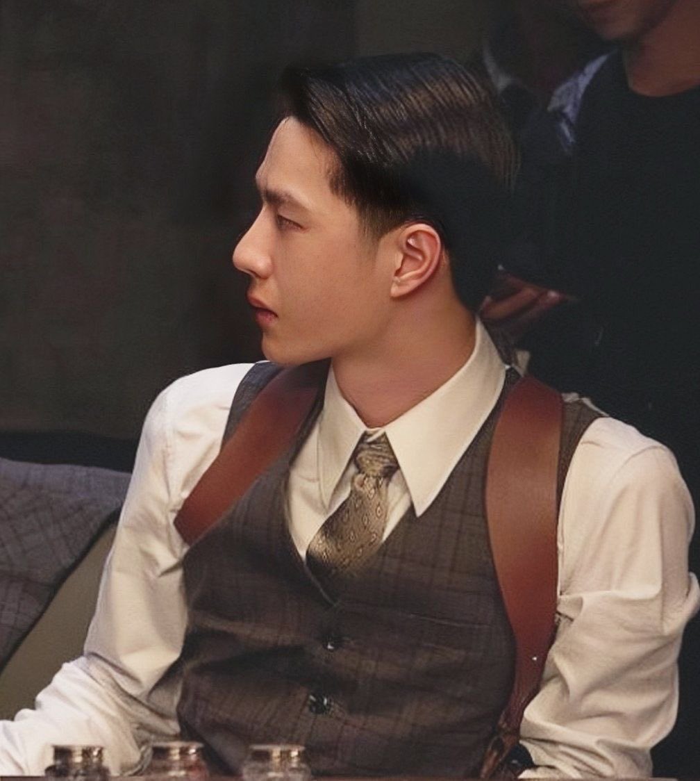 “ใครเอาหมอนเน่าพี่ไปซัก”

“ไม่รู้”

“ไม่รู้ได้ไง”

“เอ้า ดี๊มั้ง เห็นซักผ้าอยู่เมื่อเช้า”

“แล้วป๊าไม่ห้ามอะ”

“ลืม”

“งอน”

“ห้ะ”

“งอนจริง”

“ทำไมมางอนป๊า”

“ไม่รู่ พี่สุ่มเอา”

“แล้วถ้าป๊าเปนคนทำ”

“ก็งอนป๊า”

“เอ่า ทีงี้ทำไมไม่สุ่ม เผื่อได้งอนดี๊”

“ชื่อในระบบสุ่มมีแค่ป๊า”