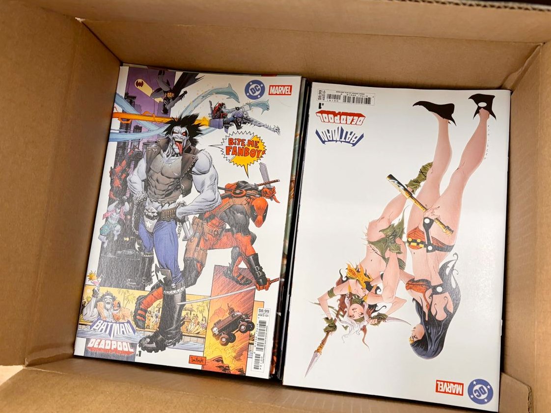 radar_comics's tweet photo. ¡Últimas cajas! 

#BatmanDeadpool #KilosyKilos https://t.co/kvR1c18flP