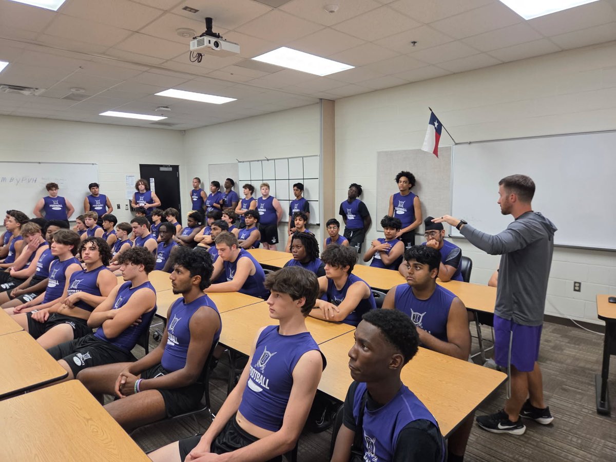 CoachNickStokes's tweet image. Coach Byrd leading our young men through a conversation about #Trust 
Our first phase of off-season will emphasize individual accountability. Trust yourself, and earn the Trust of others, that you can Lead while doing hard things! Let everything you do be done in Love!