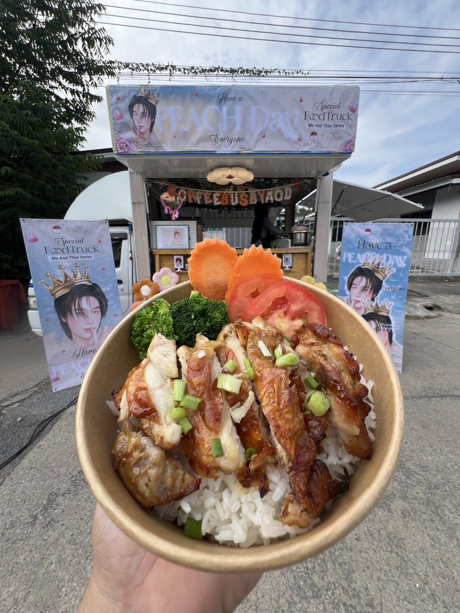 servedbywinnie2's tweet photo. Food truck for @phuwintang
By @PPW_IDFC #WriteForPhuwin 🤍🌟
ตามมาติดๆด้วยรถฟู้ดทรัคร้านไก่ทอดสุดเจ๋งแจ๋ว
บอกเลยว่าอิ่มกันสุดๆกองนี้!
Thank you Indonesia fans🤍😚🇮🇩
#MeAndTheeSeriesQ33 🫶🏻✨
#phuwintang https://t.co/dIG59tgddb