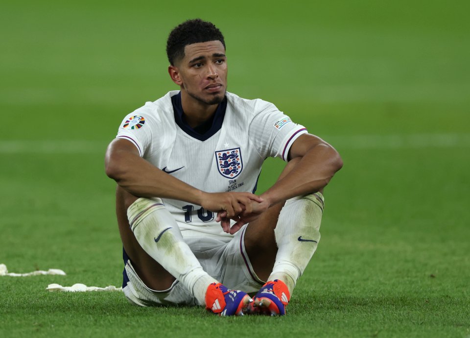 TouchlineX's tweet image. First Raheem Sterling.
Then Marcus Rashford.
Then Bukayo Saka.

Now Jude Bellingham. 😔