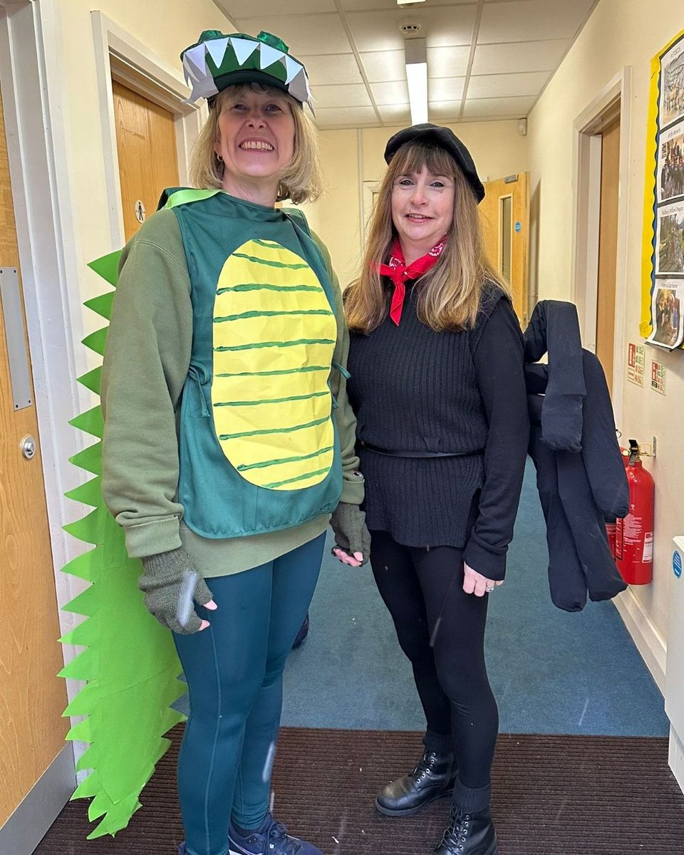 WindsorLearning's tweet image. Year 3 at Clewer Green CE First School brought their Roald Dahl learning to life yesterday. Pupils &amp;amp; staff dressed as their favourite characters, tried frobscottle, chocolate, joined a Dahl treasure hunt, and ended with a PTA chocolate sale packed with golden-ticket prizes.