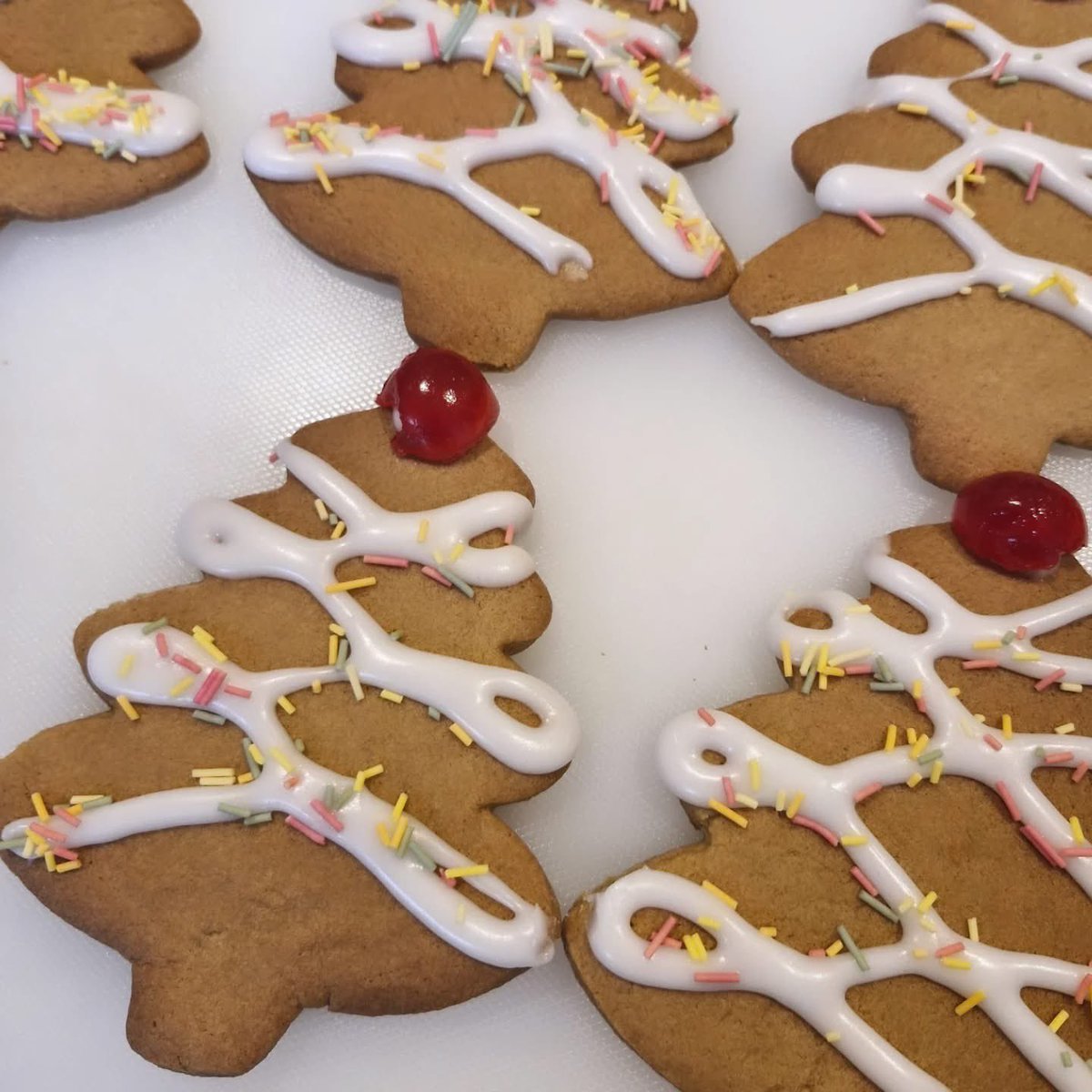 🎅🏼 More Christmas bakes at the ready! How amazing do these look 🥰 🎅🏼 

Eggnog cake, Christmas gingerbread Trees and Funfetti Candy Cane cookies 🍪 

We can’t wait to see what else our talented bakers come up with! 

#christmasbaking #christmasinthecafe #eggnog #candycane