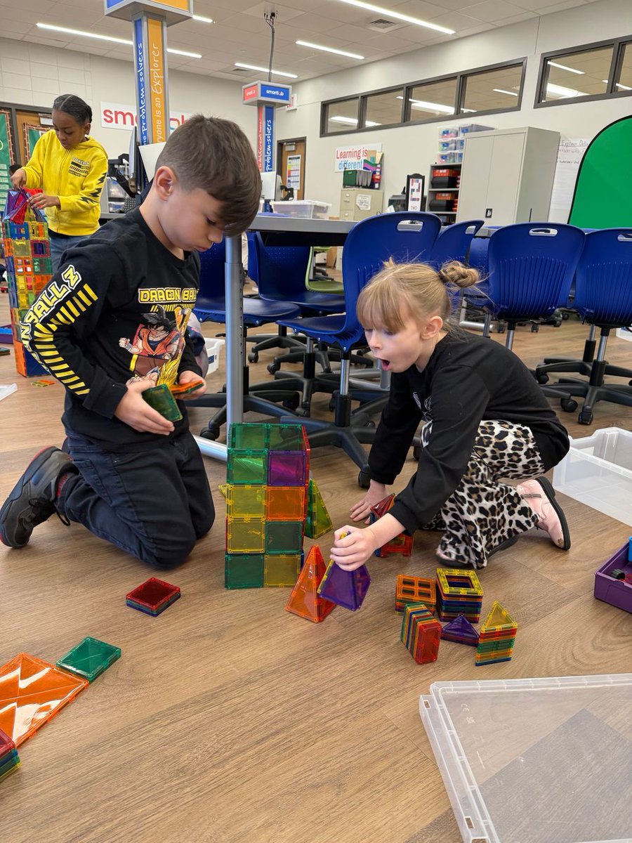 CM201U's tweet image. Mrs. Anderson’s 2nd graders at Balmoral built tall, sturdy towers in SmartLab using magnetic tiles! 
Teamwork, creativity, and problem-solving were on full display. ✨

#BalmoralBulldogs #SmartLab #Teamwork #STEMChallenge #HandsOnLearning