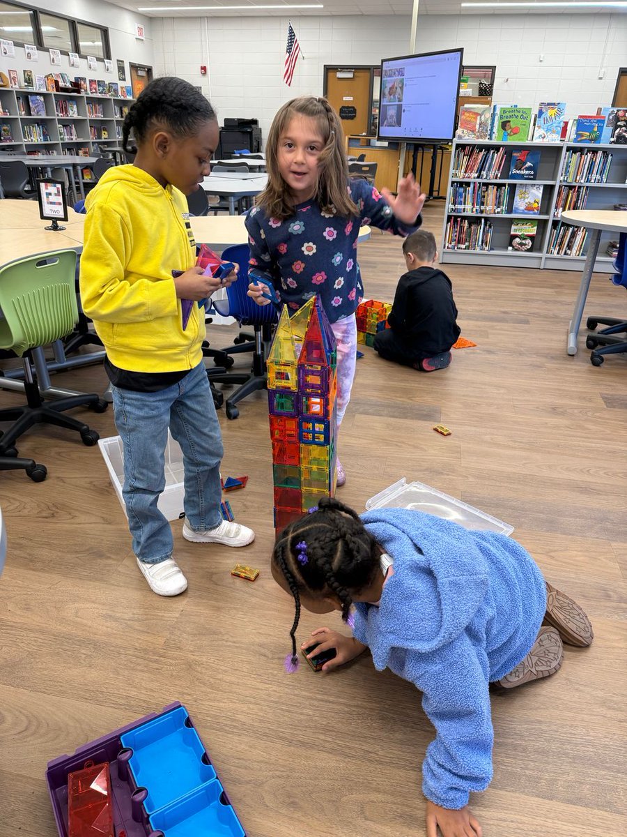CM201U's tweet image. Mrs. Anderson’s 2nd graders at Balmoral built tall, sturdy towers in SmartLab using magnetic tiles! 
Teamwork, creativity, and problem-solving were on full display. ✨

#BalmoralBulldogs #SmartLab #Teamwork #STEMChallenge #HandsOnLearning