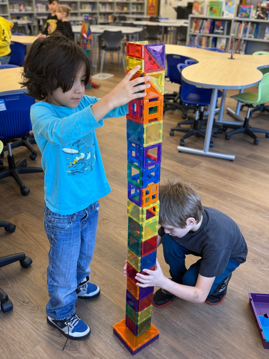 CM201U's tweet image. Mrs. Anderson’s 2nd graders at Balmoral built tall, sturdy towers in SmartLab using magnetic tiles! 
Teamwork, creativity, and problem-solving were on full display. ✨

#BalmoralBulldogs #SmartLab #Teamwork #STEMChallenge #HandsOnLearning