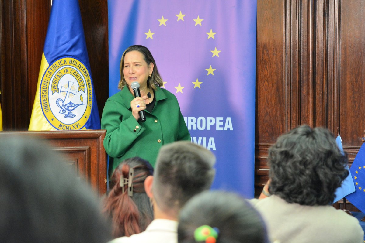 UNODCBolivia's tweet image. Gracias al apoyo financiero de la @UEenBolivia🇪🇺, @UNODCBolivia🇧🇴 y @UNODCROCOL desarrollaron el Simposio "Prevención en Acción", fortaleciendo el diálogo técnico y la reflexión en el abordaje integral del consumo de #drogas que articulen a la comunidad educativa y estudiantil.