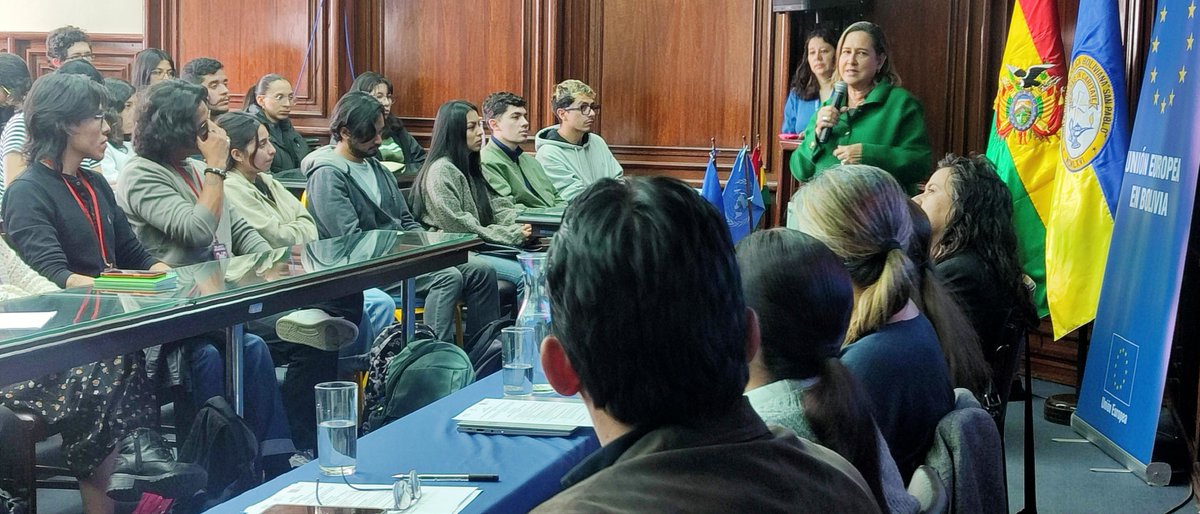 UNODCBolivia's tweet image. Gracias al apoyo financiero de la @UEenBolivia🇪🇺, @UNODCBolivia🇧🇴 y @UNODCROCOL desarrollaron el Simposio "Prevención en Acción", fortaleciendo el diálogo técnico y la reflexión en el abordaje integral del consumo de #drogas que articulen a la comunidad educativa y estudiantil.