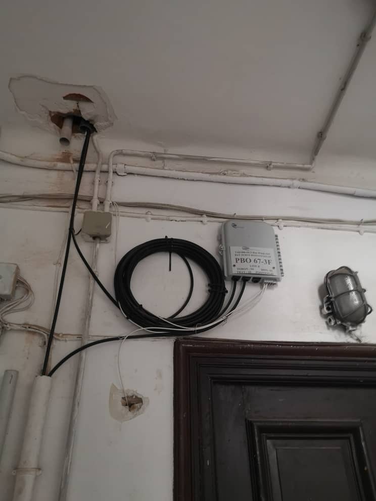 maloufdima's tweet photo. @Algerie_Telecom Voilà le travail fait par l'un de vos sous-traitants pour l'installation de la fibre dans des immeubles considérés comme patrimoine à Alger centre.
La justice tranchera! puisque rien n'a été fait depuis ma plainte. https://t.co/SyuTNKfAl1