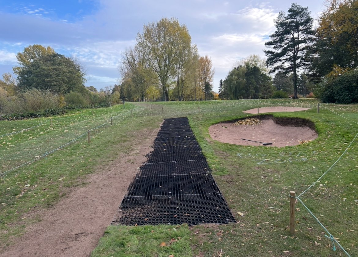 MarkSim93794378's tweet image. Walkway project on our 5th hole is progressing well, seed now establishing and rubber mat is slowly disappearing 👊

#winterprojects #busyteam @MonmouthshireGC